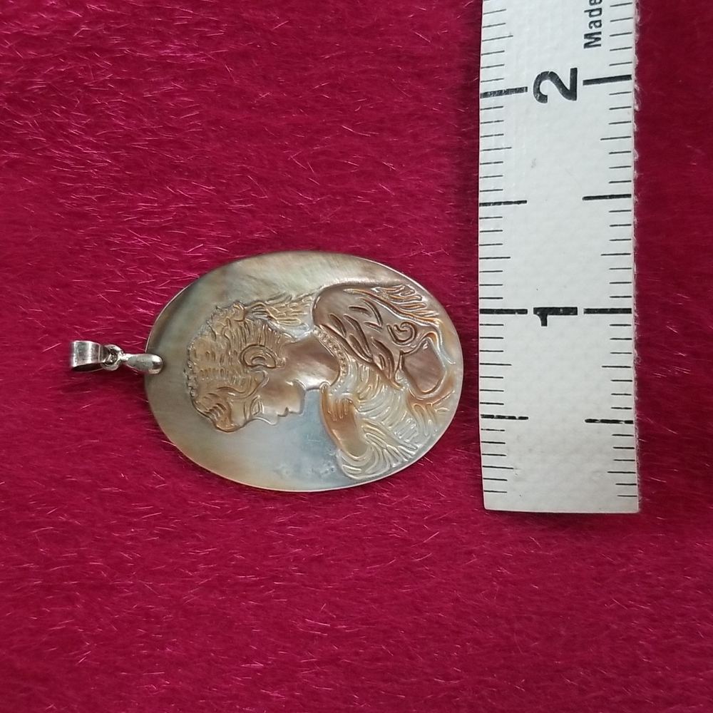 Vintage Cameo Pendant - Picture 10 of 10